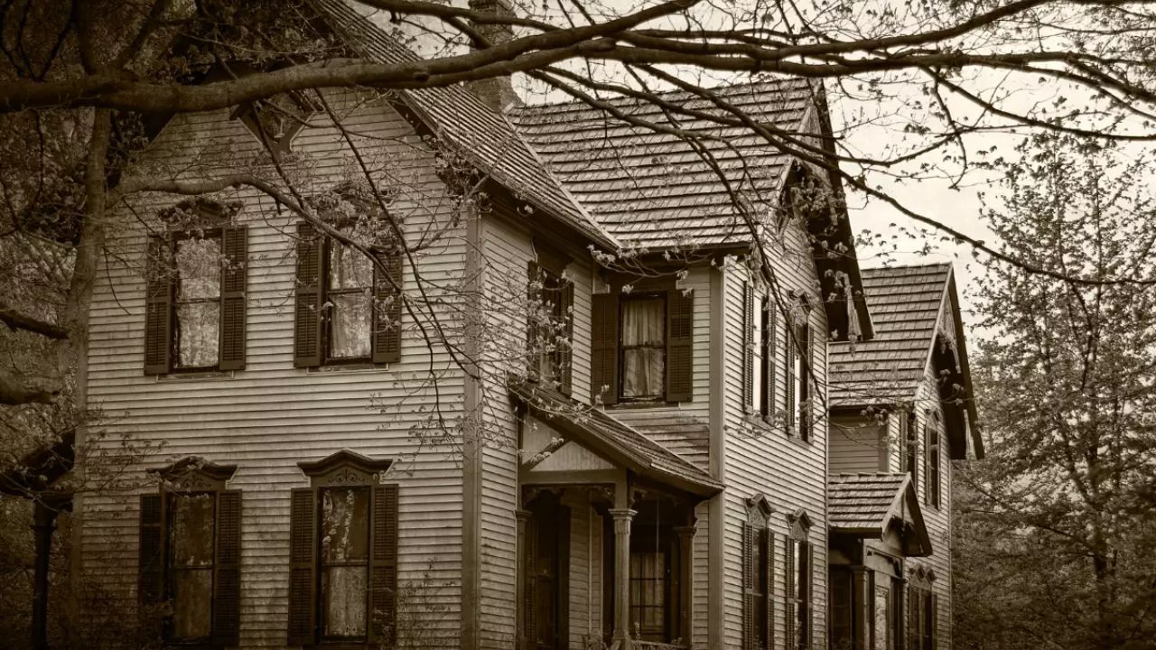 The Story Behind This Haunted Apartment in Kentucky is Terrifying